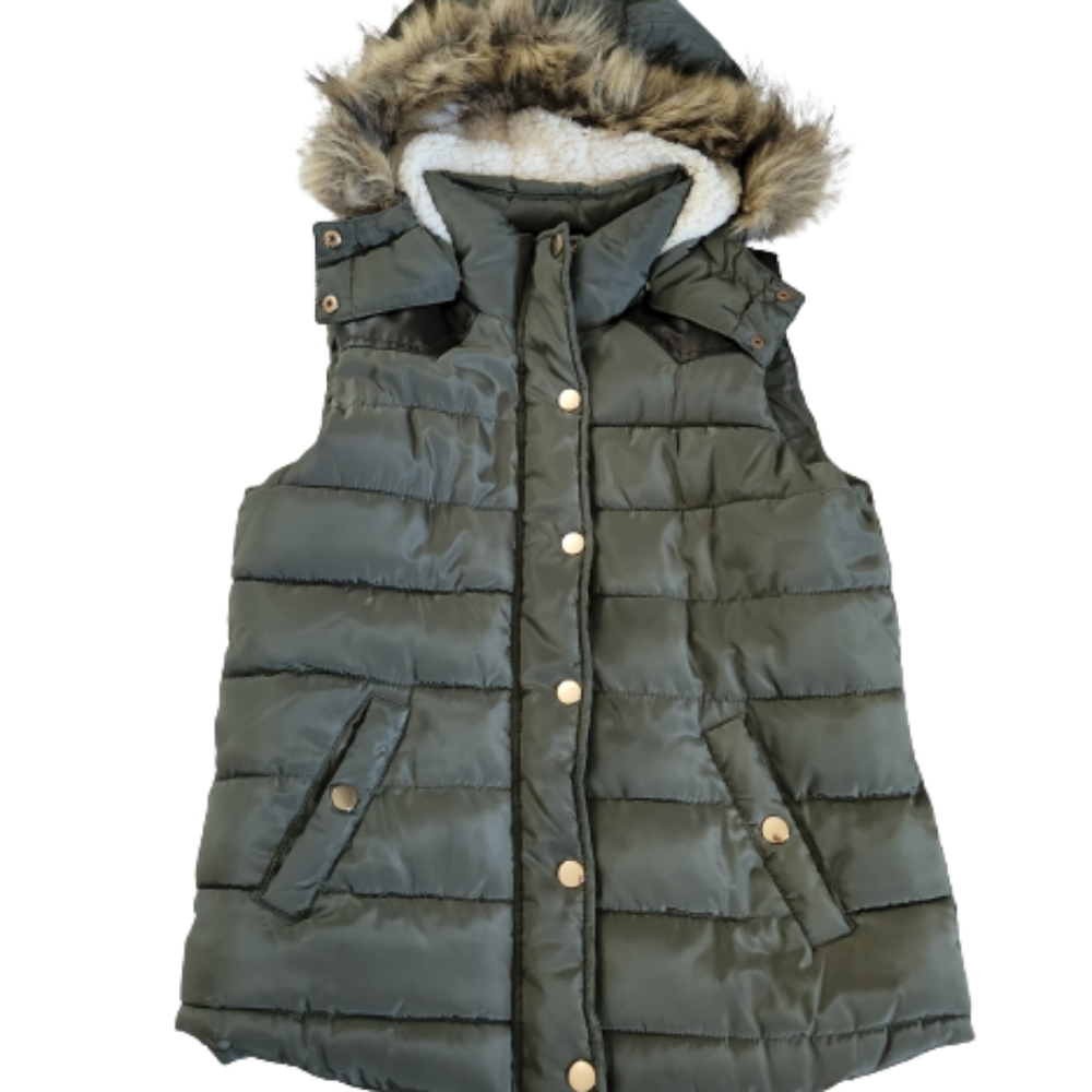 NWOT  Soft & Warm Ci Sono Vest  - Army Green with Faux Fur Hood Size M